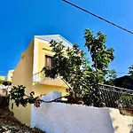 فيلة Roots House