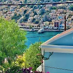 فيلة Roots House *