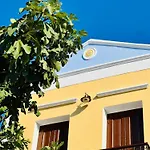 فيلة Roots House سيمي
