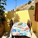 Roots House فيلة