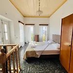 Roots House فيلة