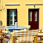 Roots House فيلة *