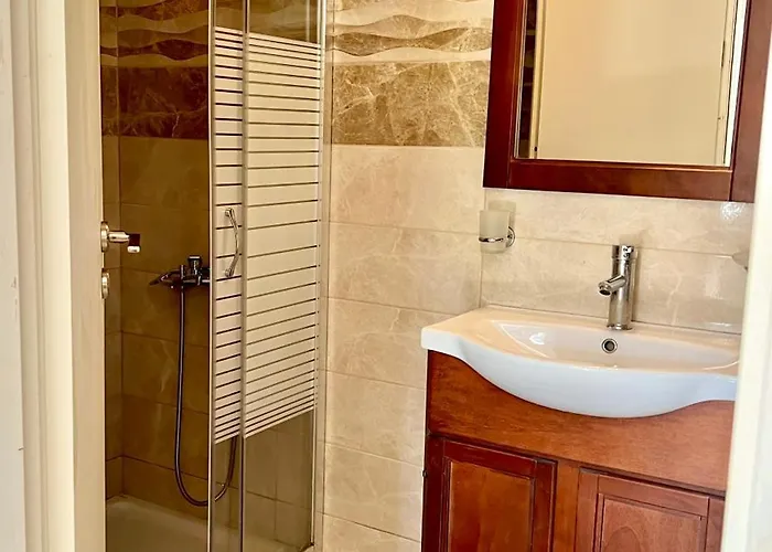 Roots House Сими